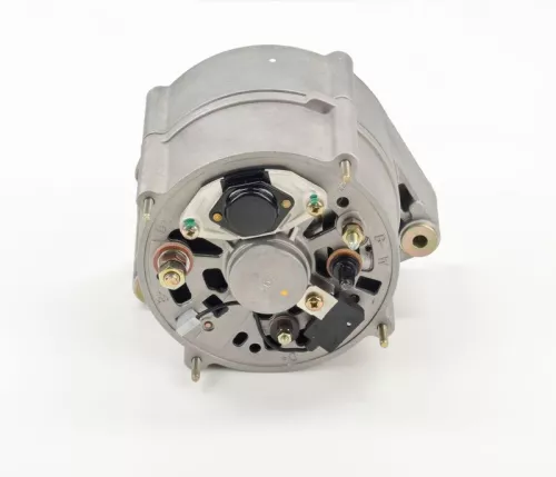 BOSCH Alternator (0 120 469 585)